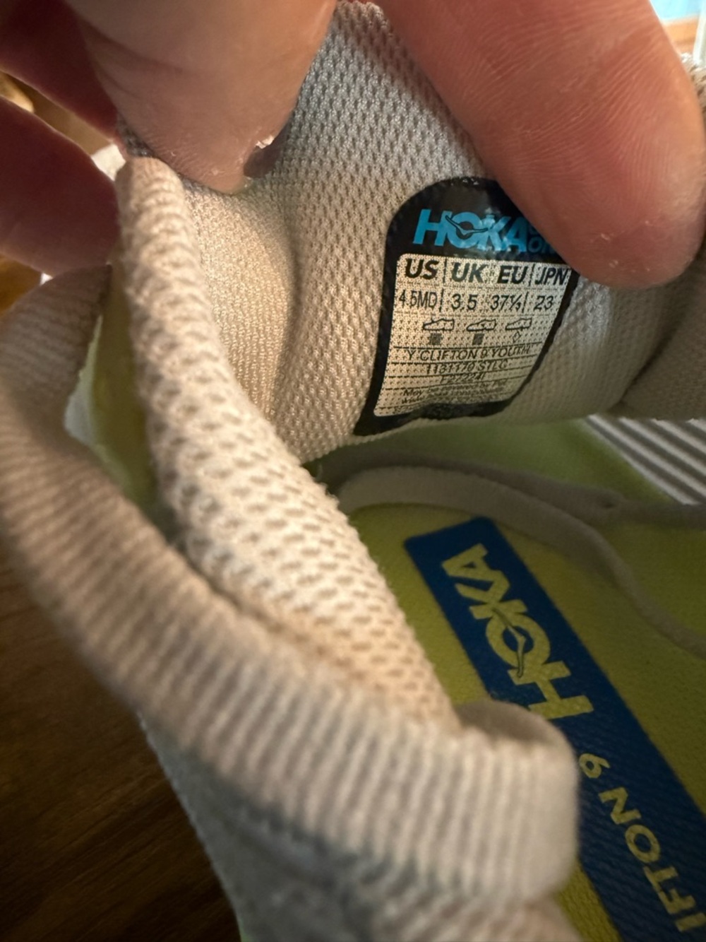Kid’s Hoka Clifton 9 running shoes in a grey, cobalt blue, neon yellow, sz 4.5 - Picture 6 of 9